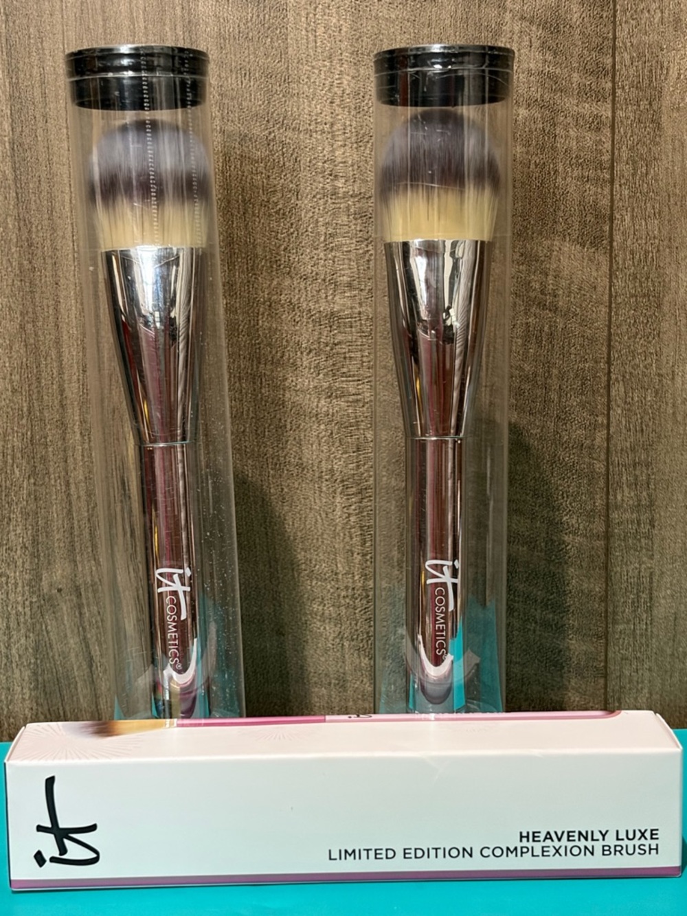 3 it cosmetics Limited Edition Silver Complexion Brushes
